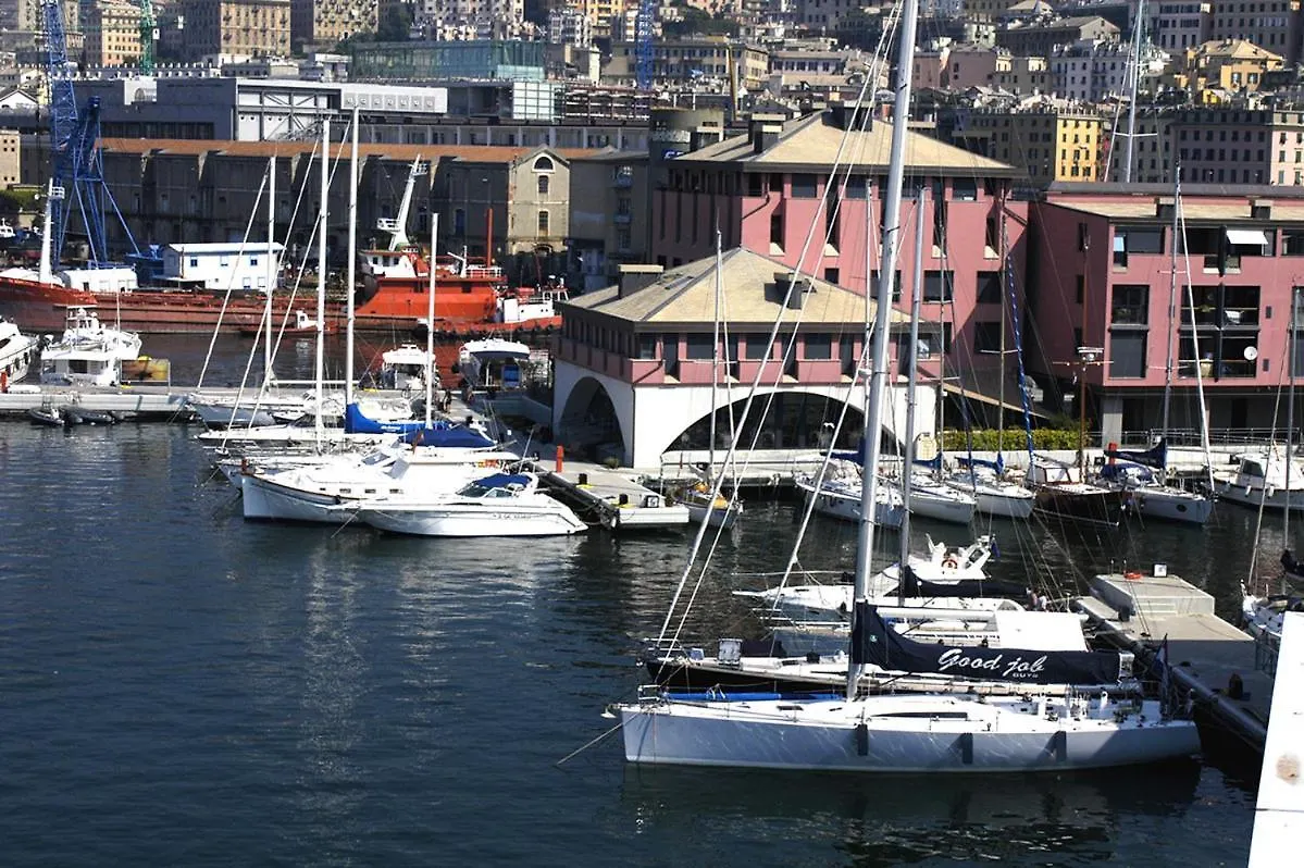 Yacht Newfield Hotel Genoa