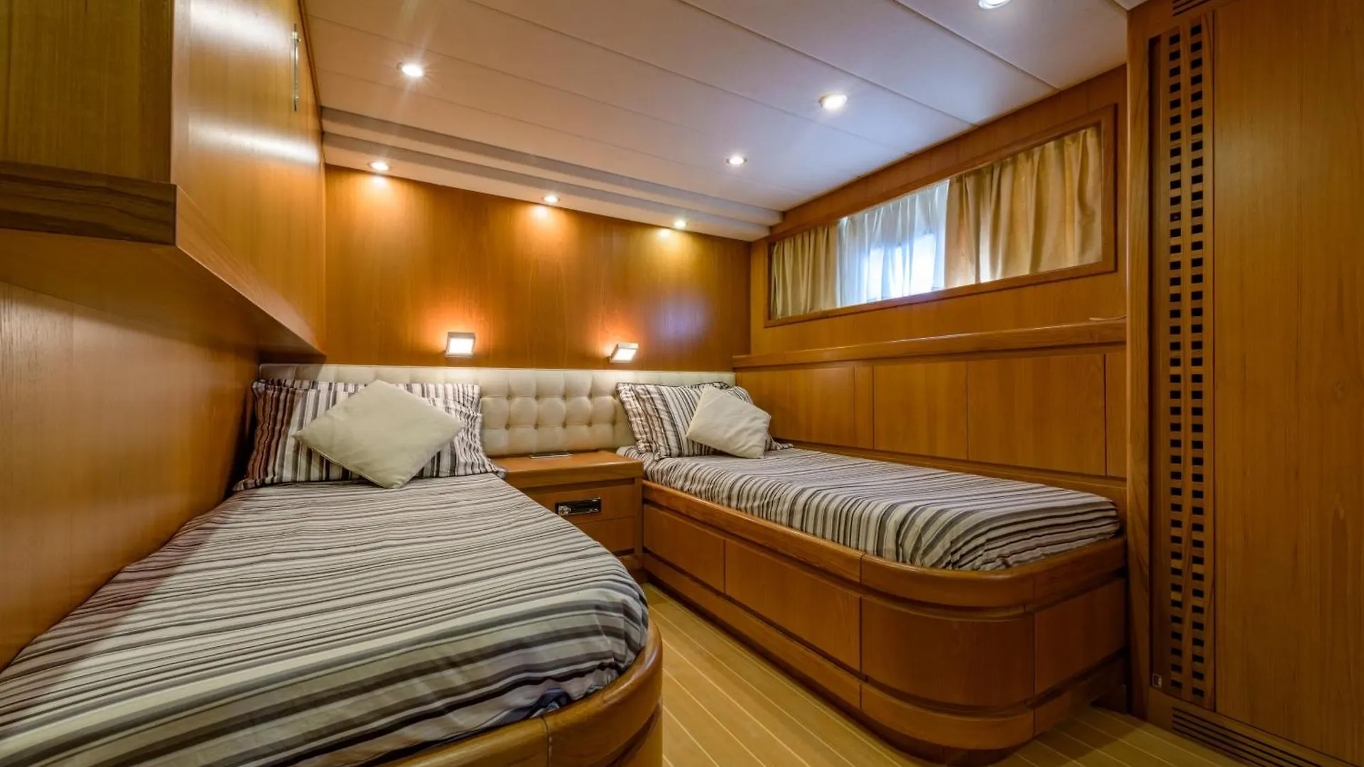 Botel Yacht Newfield Hotel Genoa