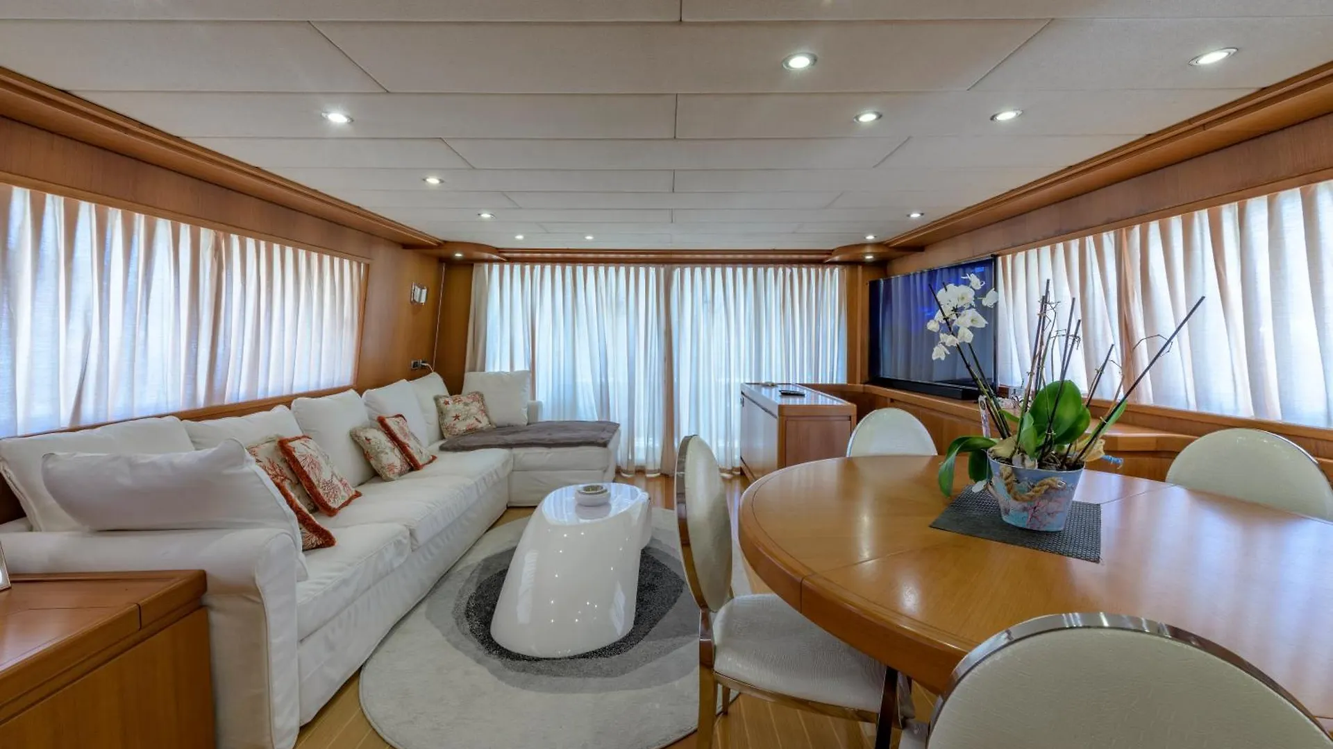 Botel Yacht Newfield Hotel Genoa